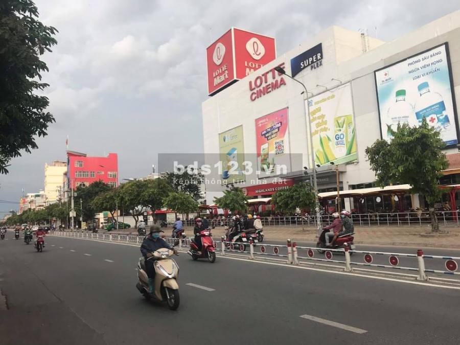 Nhà ngộp bank Nguyễn Văn Lượng, dt 102m2, kiến trúc tuyệt đẹp, ngang hiếm 8.5m, giá 8.3 tỷ.