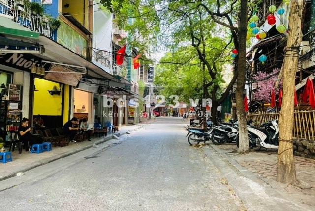 Bán đất có sẵn nhà cấp 4 phố Thái Hà ô tô tránh, hai mặt thoáng diện tích 50m2