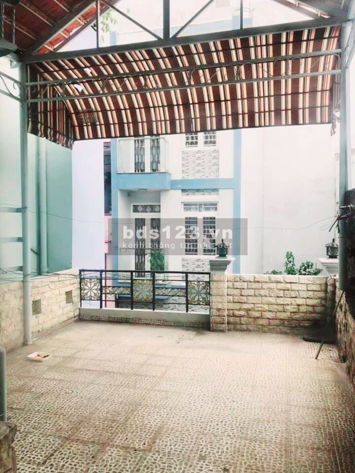 Bán nhà Tân Phú, hẻm xe hơi 50m, 3 tầng đúc, sát mặt tiền, giá chỉ 5.3 tỷ, lhcc