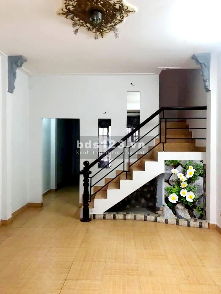 Bán nhà Tân Phú, hẻm xe hơi 50m, 3 tầng đúc, sát mặt tiền, giá chỉ 5.3 tỷ, lhcc