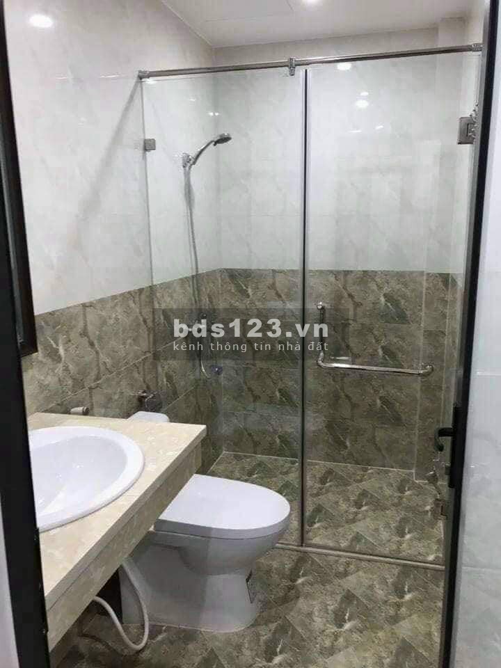 Bán nhà tại trung tâm phố Hoa Lâm diện tích sử dụng 40m2, 4 tầng giá 3.95 tỷ.
