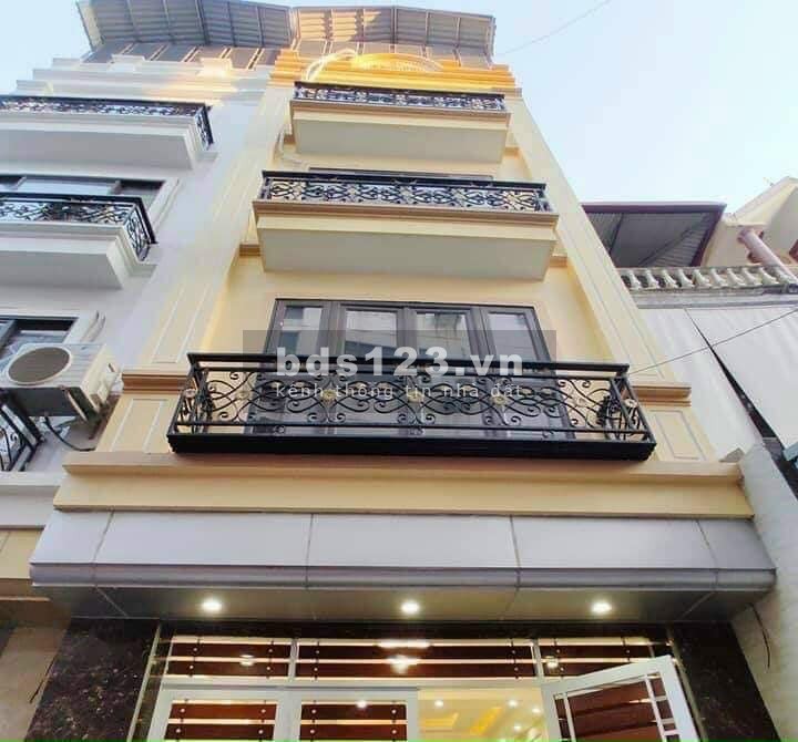 Bán nhà tại trung tâm phố Hoa Lâm diện tích sử dụng 40m2, 4 tầng giá 3.95 tỷ.