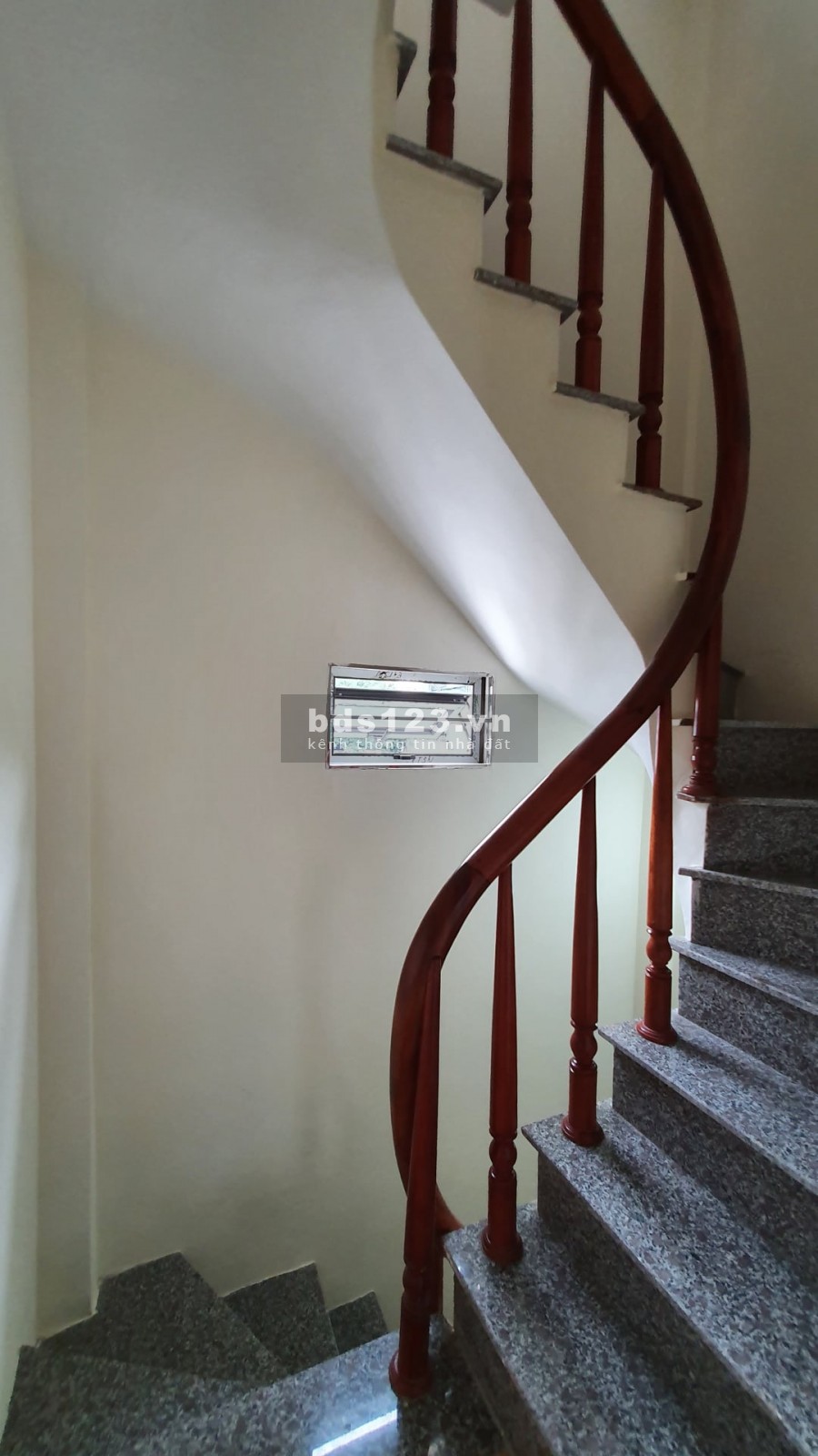 Nhà nội thành giá ngoại thành đường Kim Ngưu, 5 tầng mới koong, dt 1.78 tỷ, lhcc