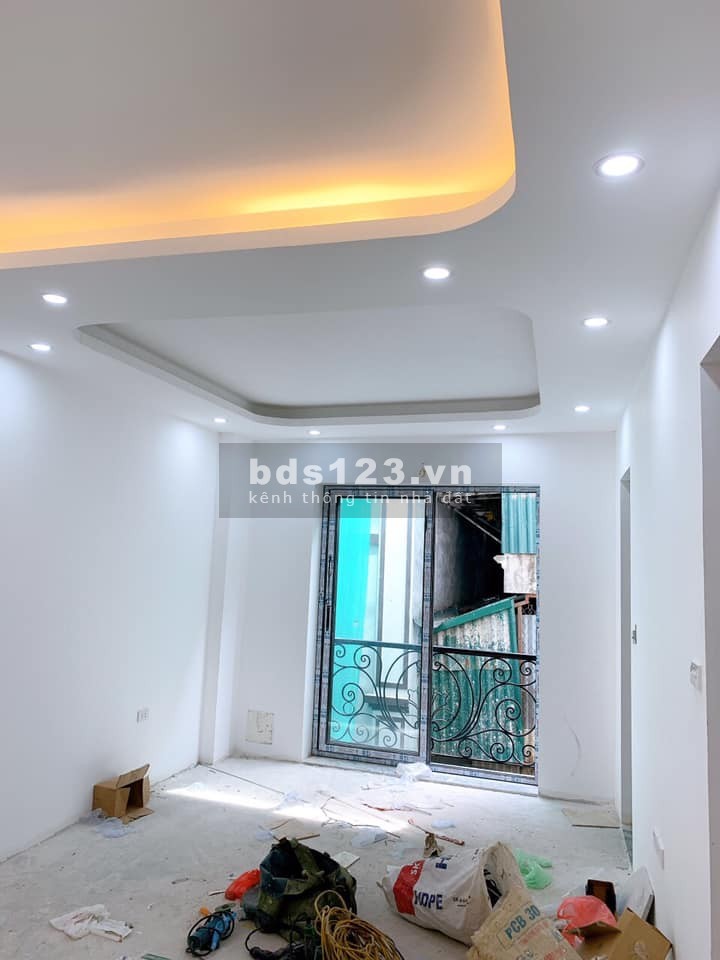 Nhỉnh 3 tỷ nhà siêu đẹp mới kinh koong Quận Long Biên ngõ thông, 5 tầng đúc