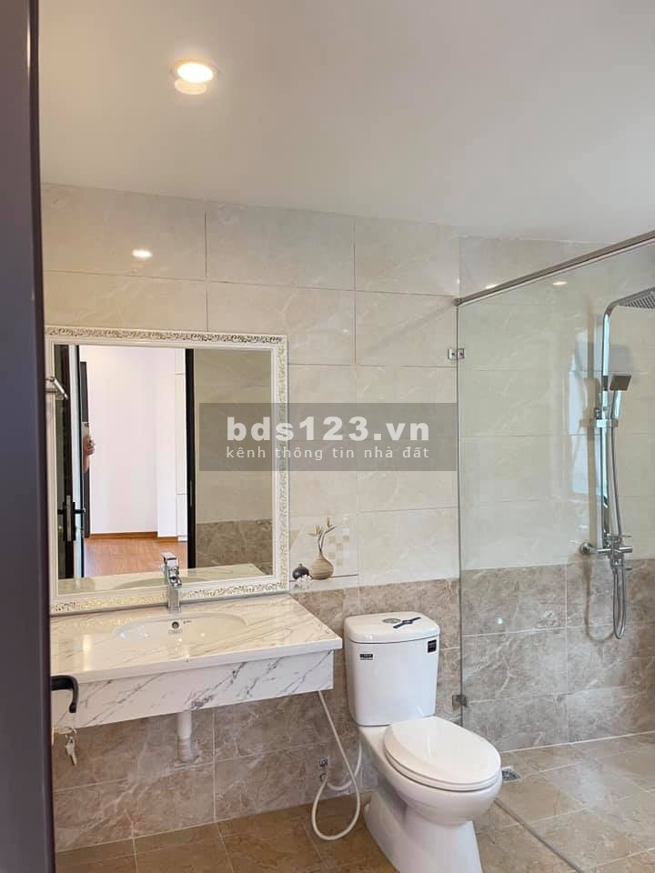 Nhỉnh 3 tỷ nhà siêu đẹp mới kinh koong Quận Long Biên ngõ thông, 5 tầng đúc