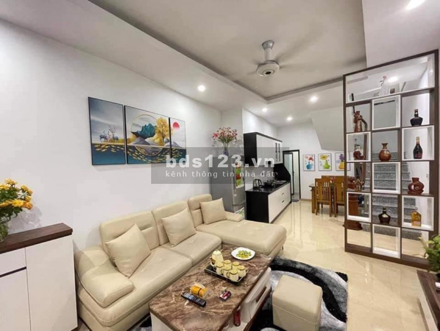 Bán nhà Phố Đặng Tiến Đông, 2 thoáng, Kinh doanh, Gần Phố, diện tích 45m2, lhcc