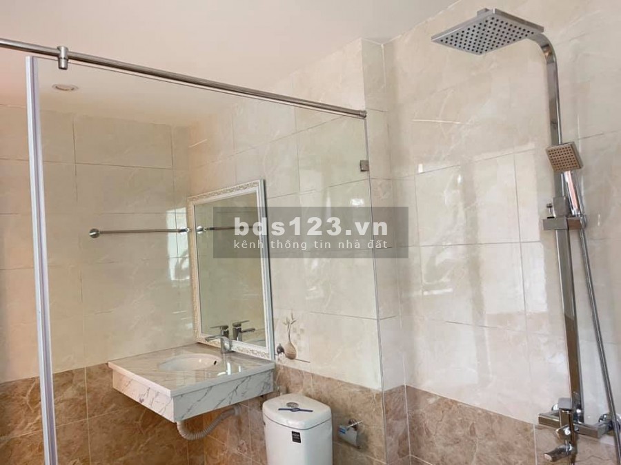 Nhỉnh 3 tỷ nhà siêu đẹp mới kinh koong Quận Long Biên ngõ thông, 5 tầng đúc