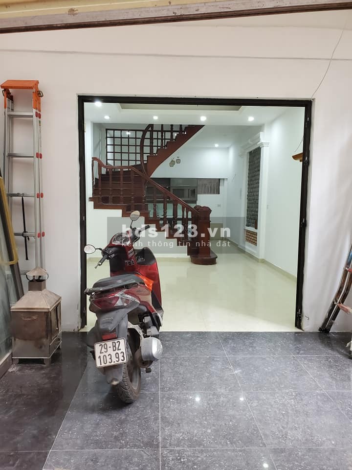 Nhà Nguyễn Khánh Toàn, ngay mặt phố 2 mặt thoáng, sân rộng, dt 55m2, giá 5.6 tỷ