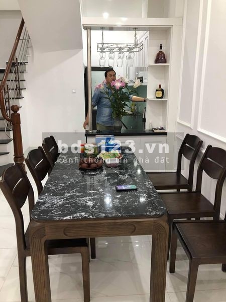 Nhà mới xây 5 tầng ngõ 208 Thụy Khuê dt 54m2 mt 4m giá 7,5 tỷ lh 0392969999