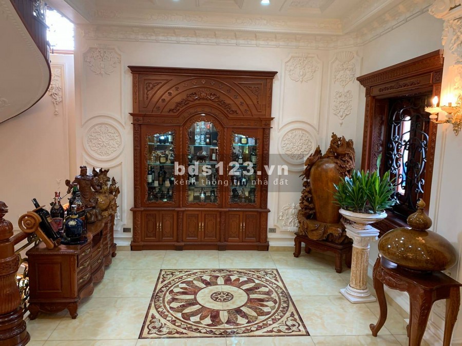 Bán nhà Chùa Láng lô góc ô tô đổ cửa, diện tích 60m2, giá 5.2 tỷ, lh 0972783990