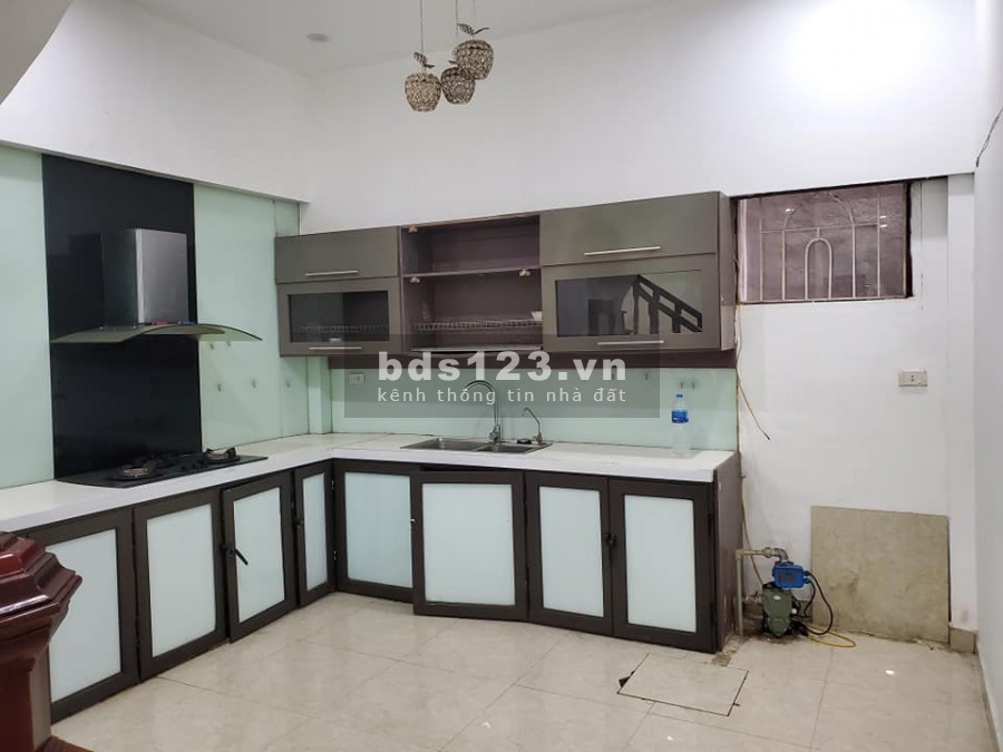Nhà Nguyễn Khánh Toàn, ngay mặt phố 2 mặt thoáng, sân rộng, dt 55m2, giá 5.6 tỷ