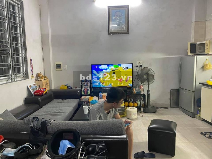 Bán nhà cạnh Công an phường Thanh Trì, 30m2 x 5T, 10m ra đường ô tô tránh, 2.4 tỷ.
