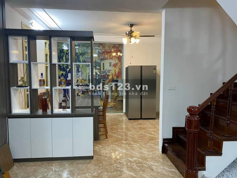 Bán nhà Bồ Đề dt 80m2 gần hồ ô tô đỗ cửa đẹp long lanh giá bán 5.5 tỷ