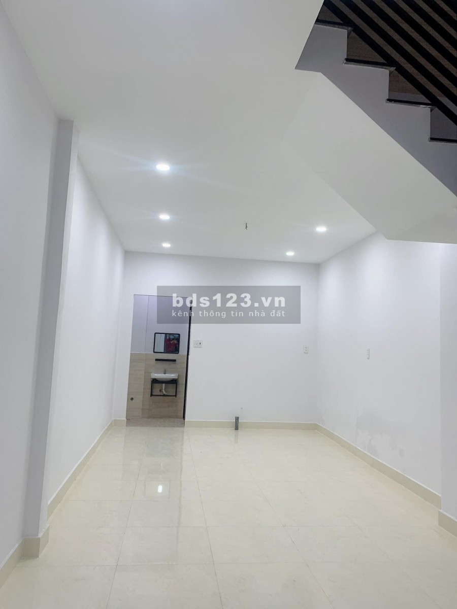 Bán nhà Quận Tân Bình dt 70m2 đúc 3 tầng lô góc hẻm xe hơi 5m giá 7 tỷ 3