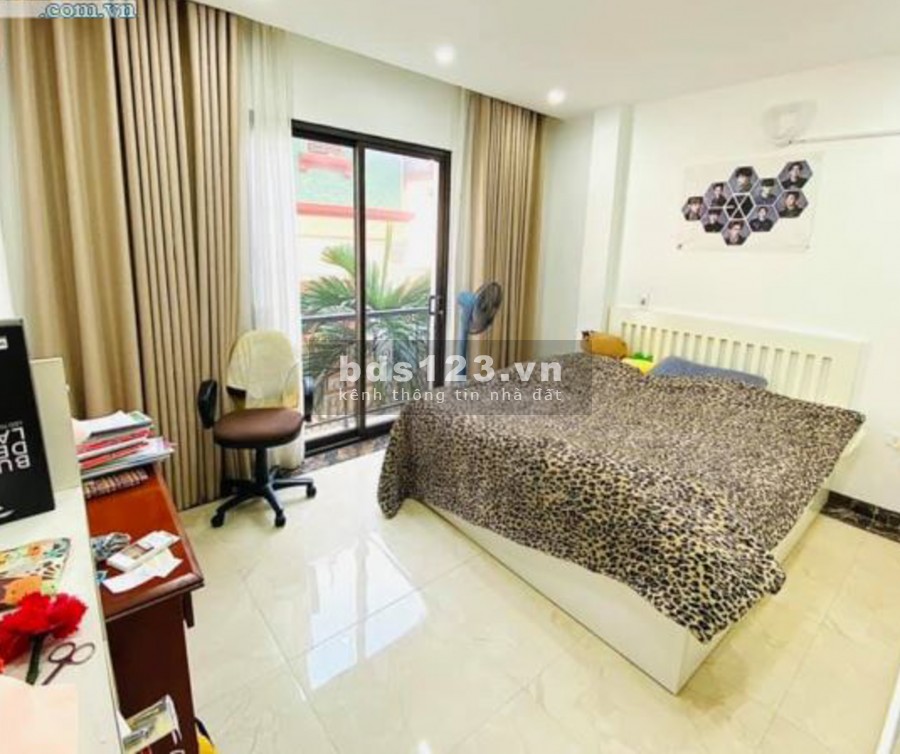 Chính Chủ Bán Nhà Hoàng Quốc Việt, Cầu Giấy, 5 tầng, dt 36m2, 5 tỉ Khu Quân Đội