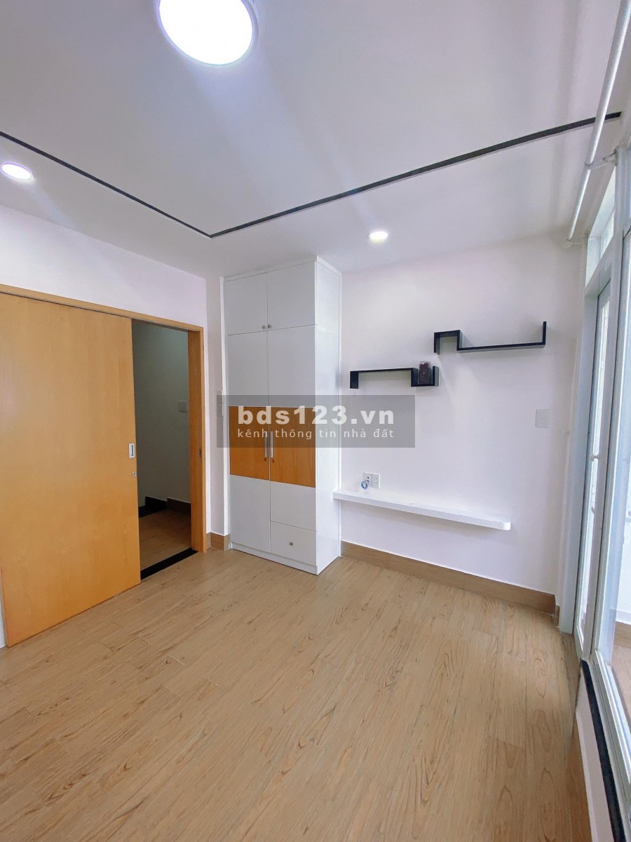 Nhà mới xây, xe hơi đỗ cửa. Đối diện UB Quận Tân Phú, giá bán 4,2 tỷ