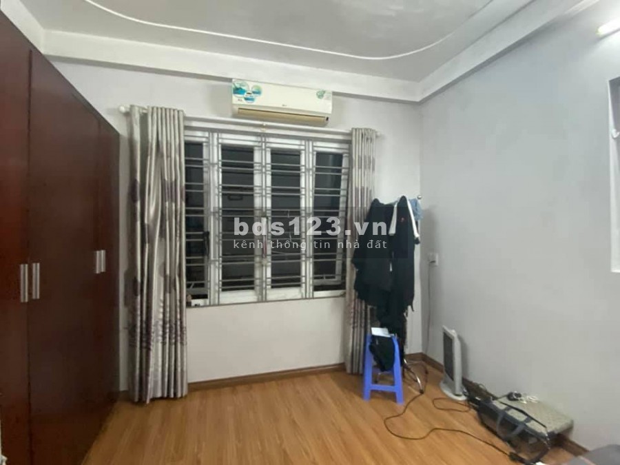 Bán nhà cạnh Công an phường Thanh Trì, 30m2 x 5T, 10m ra đường ô tô tránh, 2.4 tỷ.