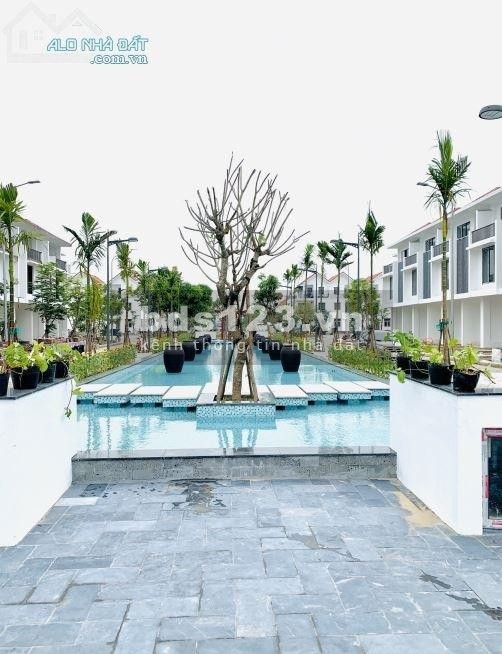 Hàng hiếm chỉ còn duy nhất 1 căn Royal Park khu B, view hồ cá koi, lh 0962628872