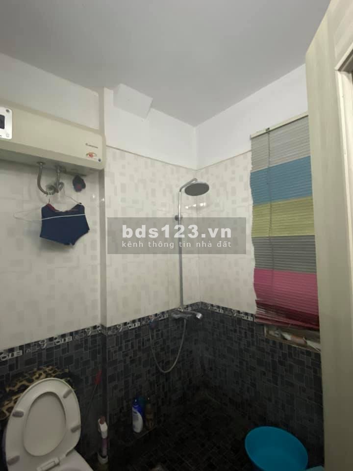 Bán nhà cạnh Công an phường Thanh Trì, 30m2 x 5T, 10m ra đường ô tô tránh, 2.4 tỷ.