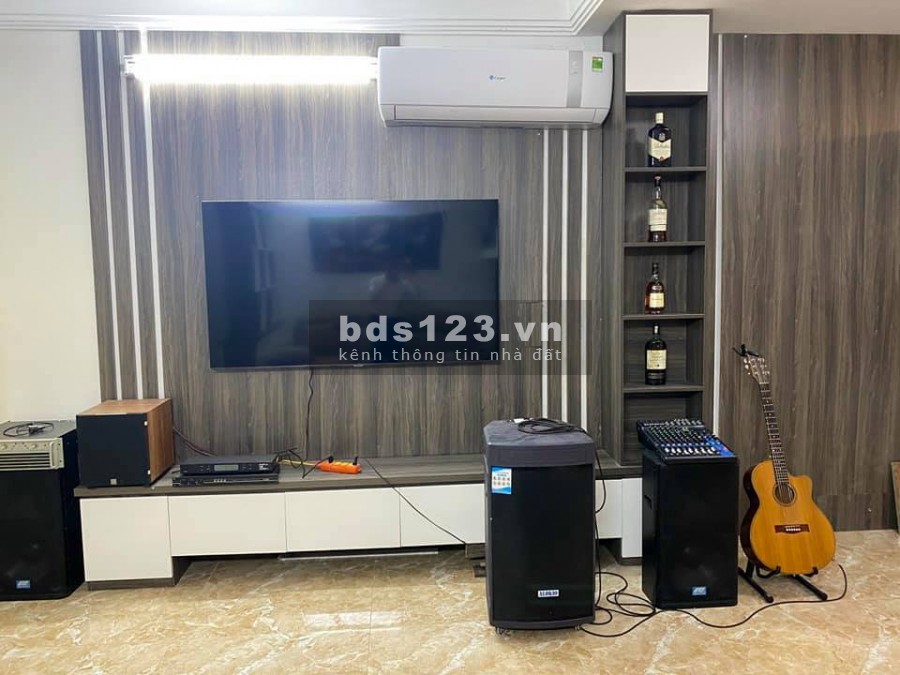 Bán nhà Bồ Đề dt 80m2 gần hồ ô tô đỗ cửa đẹp long lanh giá bán 5.5 tỷ