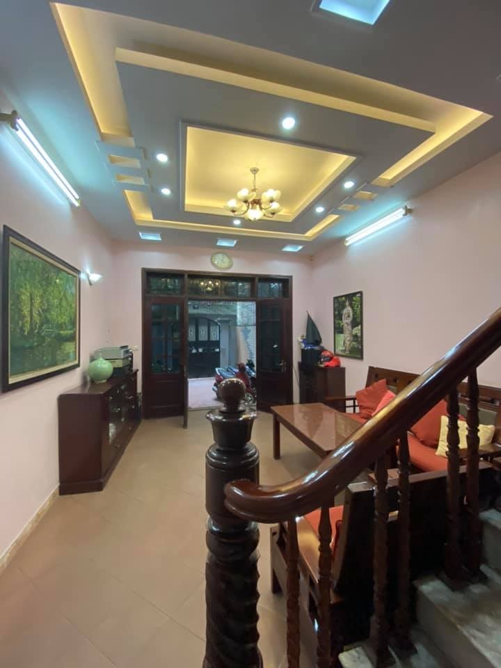 Siêu Phẩm!! Nhà riêng diện tích 100m2, 4 tầng đẹp ở ngõ 79 Cầu Giấy, chỉ với 9 tỷ