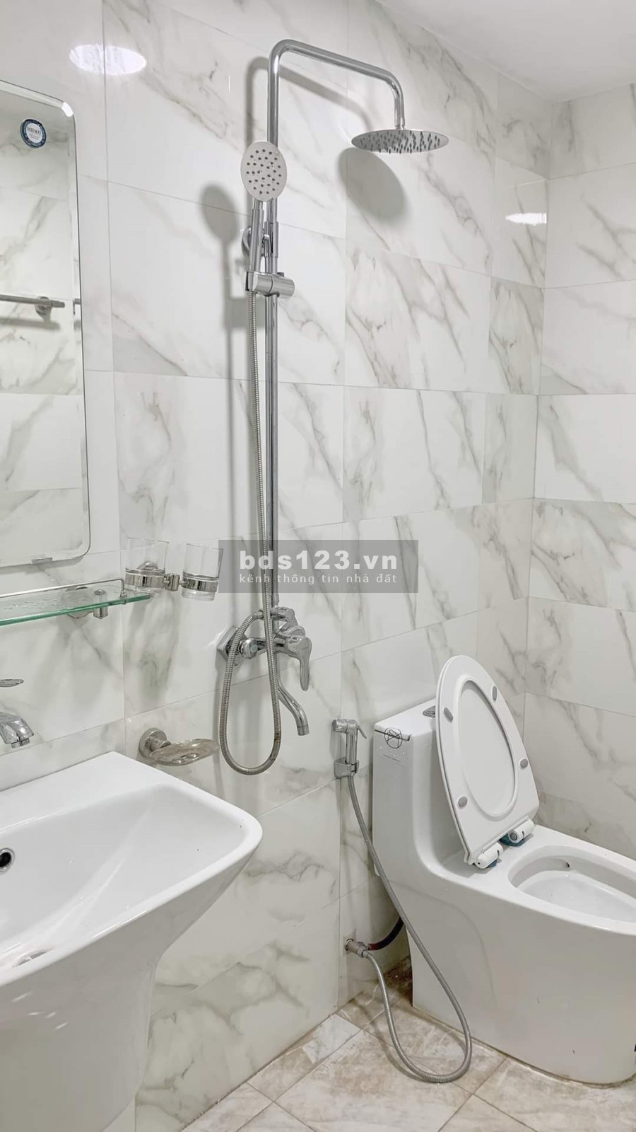 Nhà 5 tầng phân lô Hoàng Quốc Việt tiện kinh doanh 32m2, mt 3.4m chỉ 7.1 tỷ