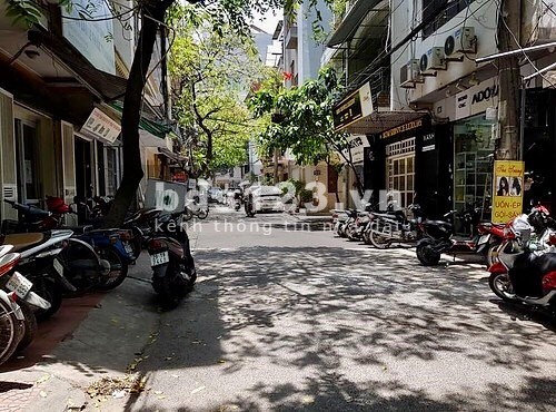 Bán đất có sẵn nhà cấp 4 phố Thái Hà ô tô tránh, hai mặt thoáng diện tích 50m2