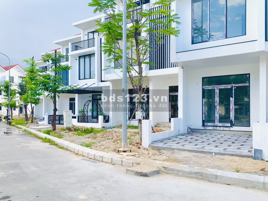 Hàng hiếm chỉ còn duy nhất 1 căn Royal Park khu B, view hồ cá koi, lh 0962628872