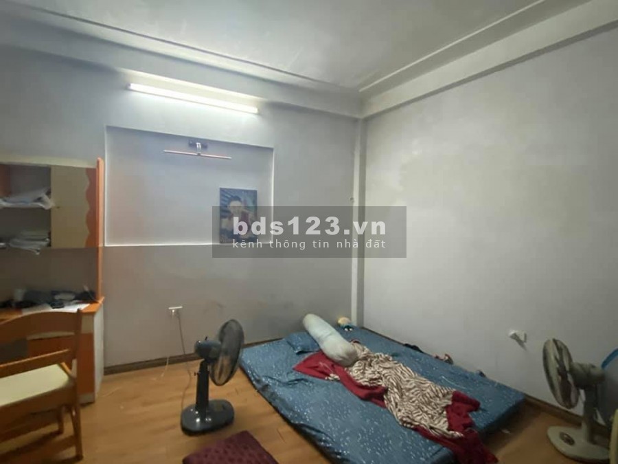 Bán nhà cạnh Công an phường Thanh Trì, 30m2 x 5T, 10m ra đường ô tô tránh, 2.4 tỷ.