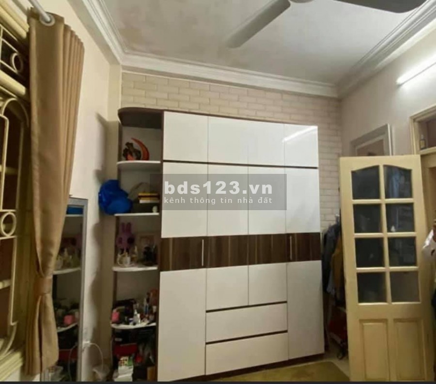 Bán nhà cạnh Công an phường Thanh Trì, 30m2 x 5T, 10m ra đường ô tô tránh, 2.4 tỷ.
