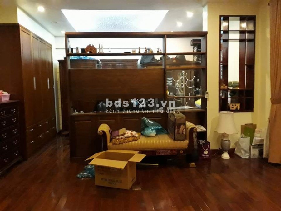 Bán nhà mặt phố Thụy Khuê, Tây Hồ, dt 70m x 3 tầng, kinh doanh nhộn nhịp, giá 17,5 tỷ
