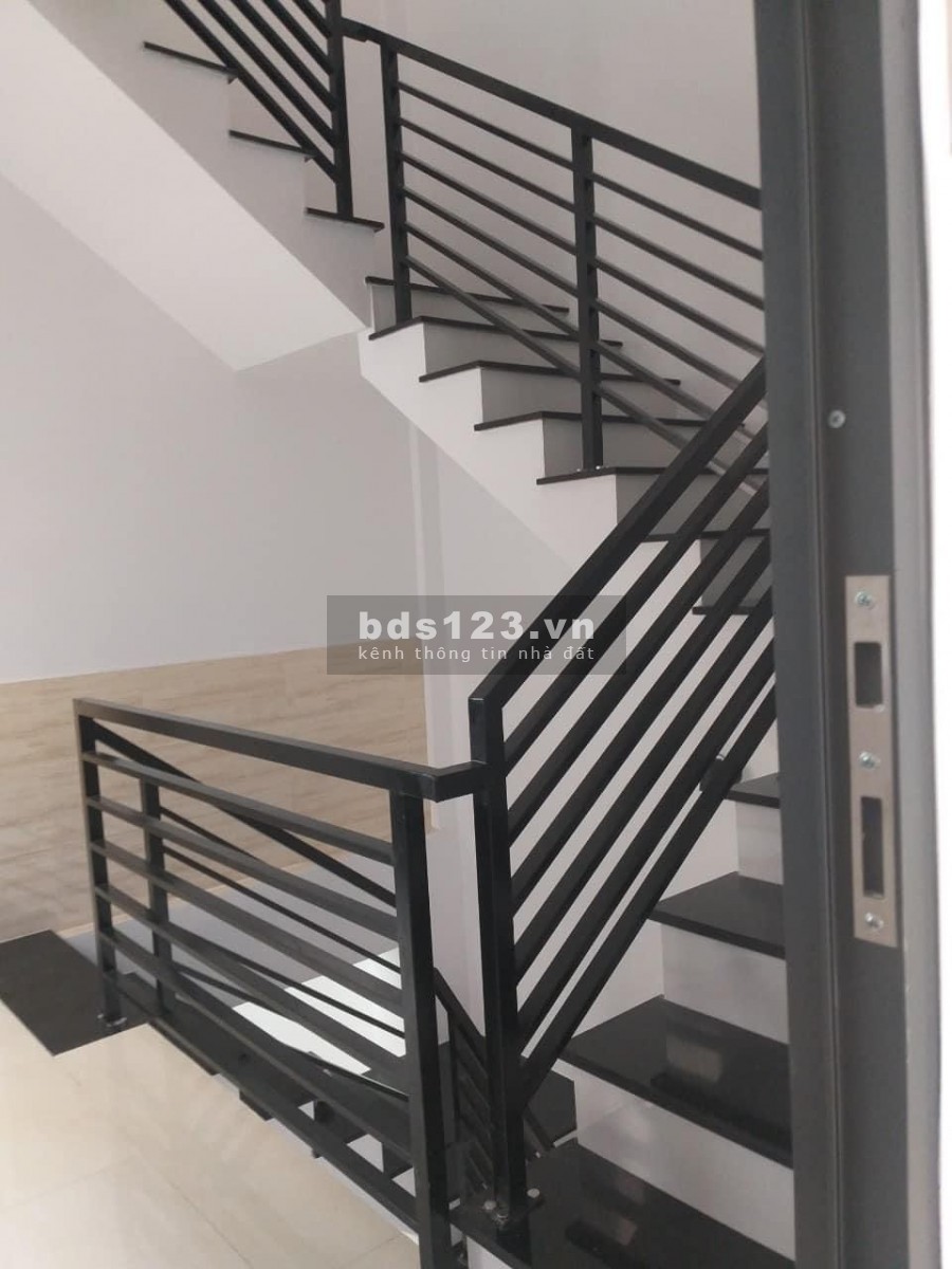 Bán nhà Quận Tân Bình dt 70m2 đúc 3 tầng lô góc hẻm xe hơi 5m giá 7 tỷ 3