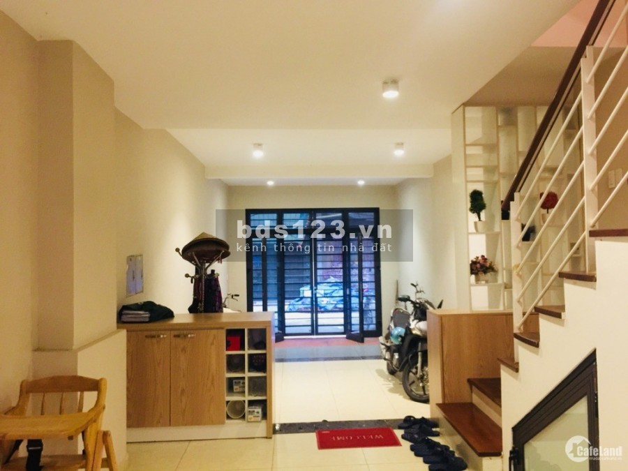 Nhỉnh 5 tỷ, có nhà trung tâm Ba Đình, ngõ thông, ô chờ thang máy, dt 88m2, mt 4m