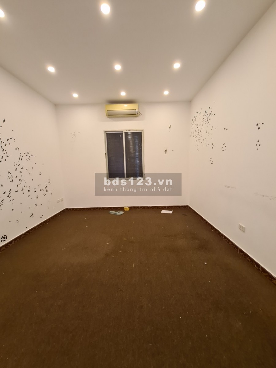 Cho thuê nhà Phố Trung Kính, Cầu Giấy: DT80m2x 4tầng, MT4.5m, giá 23tr