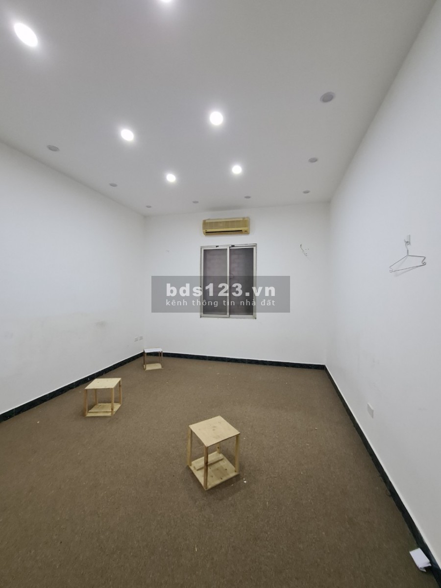 Cho thuê nhà Phố Trung Kính, Cầu Giấy: DT80m2x 4tầng, MT4.5m, giá 23tr
