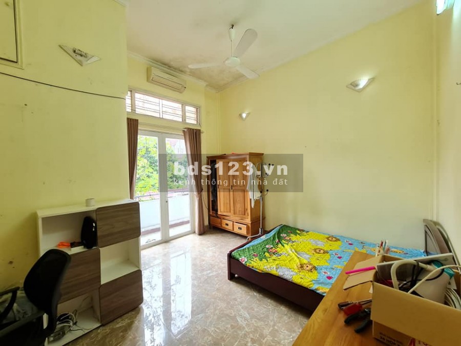 Bán nhà Hoàng Hoa Thám, dt 70m2, 3 tầng đúc, mt 5.3m, giá 6.3 tỷ, lh 092 234 6363