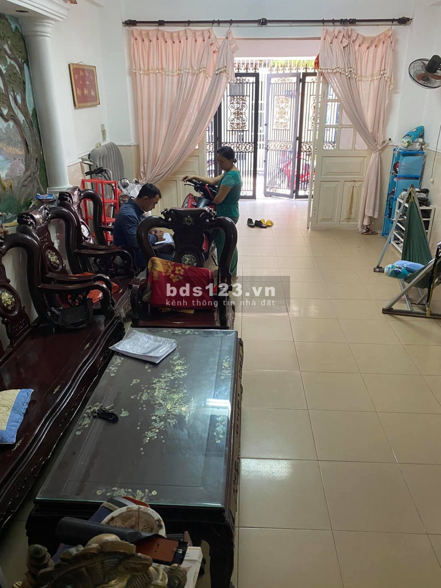 Nhà bán Quận Tân Phú dưới 2 tỷ diện tích 18m2 2 tầng, nở hậu lộc đầy nhà.