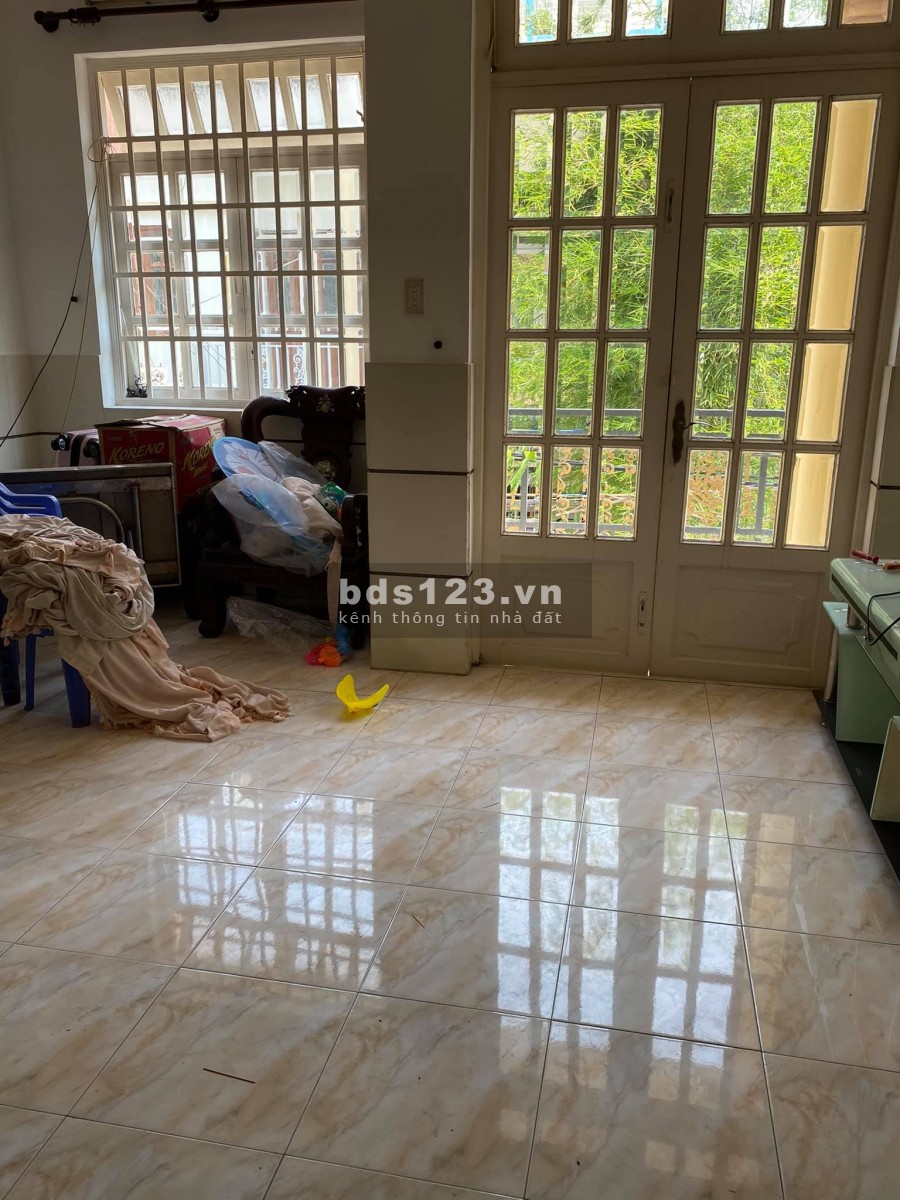 Nhà bán Quận Tân Phú dưới 2 tỷ diện tích 18m2 2 tầng, nở hậu lộc đầy nhà.