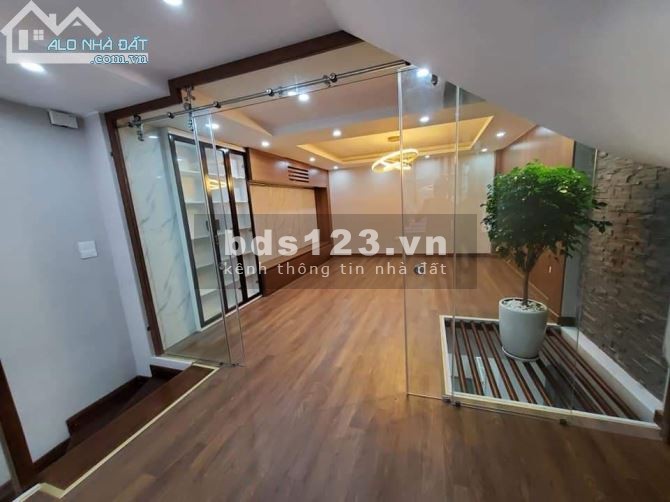 Bán gấp nhà Bồ Đề Quận Long Biên, kinh doanh, ô tô ra vào diện tích: 76m2, giá 6.5 tỷ