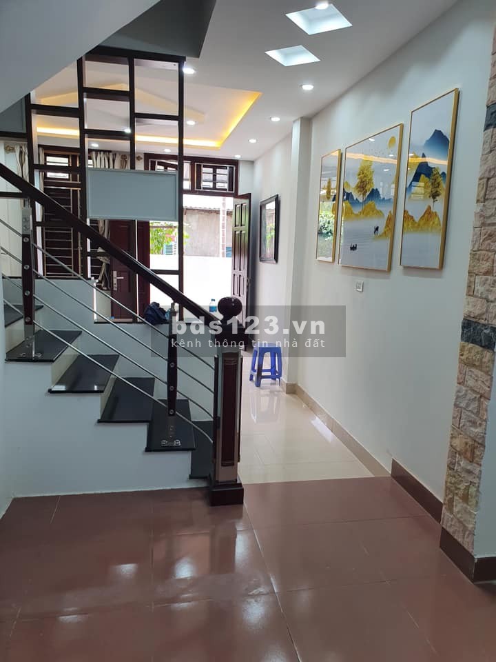 Bán nhà siêu hiếm chỉ nhỉnh 3 tỷ có ngay nhà đẹp phố trung tâm Thạch Bàn, ô tô cổng
