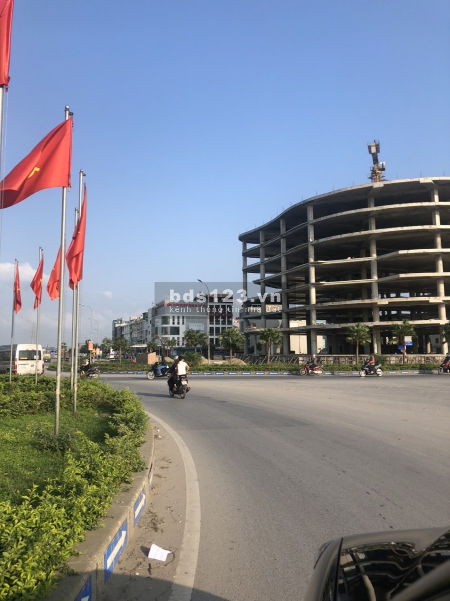 Bán tòa nhà 5 tầng đối diện trung tâm thương mại thị xã Mỹ Hào, giá 14 tỷ