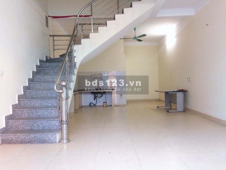 Cho thuê nhà 3 tầng Quận Long Biên – Hà Nội giá 6 triệu/tháng, lh 0963698383