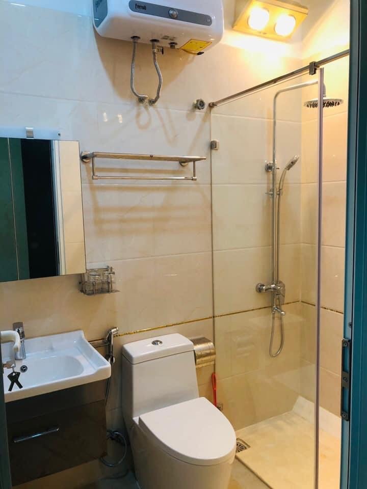 Nhà Trần Quốc Hoàn Cầu Giấy, phân lô, ô tô tránh, kinh doanh 60m, 5 tầng, mt5m, giá 8,5ty