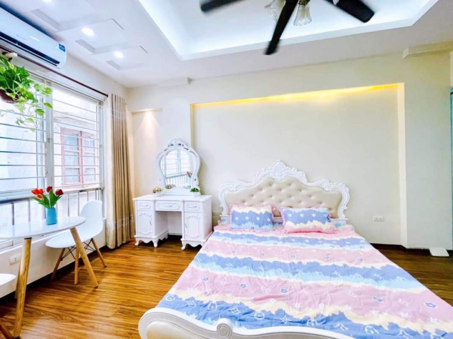 Nhà đẹp Trung Kính Cầu Giấy, 9 phòng khép kín thu 50 tr/tháng dt 49m2, 5 tầng, mt 4m, hơn 5 tỷ
