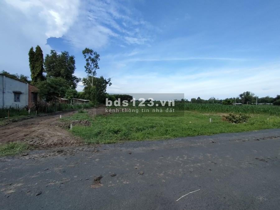 Bấn đất xã Láng Dài mặt tiền đường nhựa lớn, gần sân bay Lộc An, giá tốt