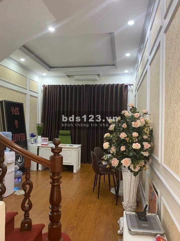 Bán nhà MP Trần Quốc Hoàn 50m2, 5 tầng, MT 4m, kinh doanh bất chấp, giá chào 20.5 tỷ