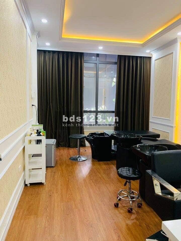 Bán nhà MP Trần Quốc Hoàn 50m2, 5 tầng, MT 4m, kinh doanh bất chấp, giá chào 20.5 tỷ