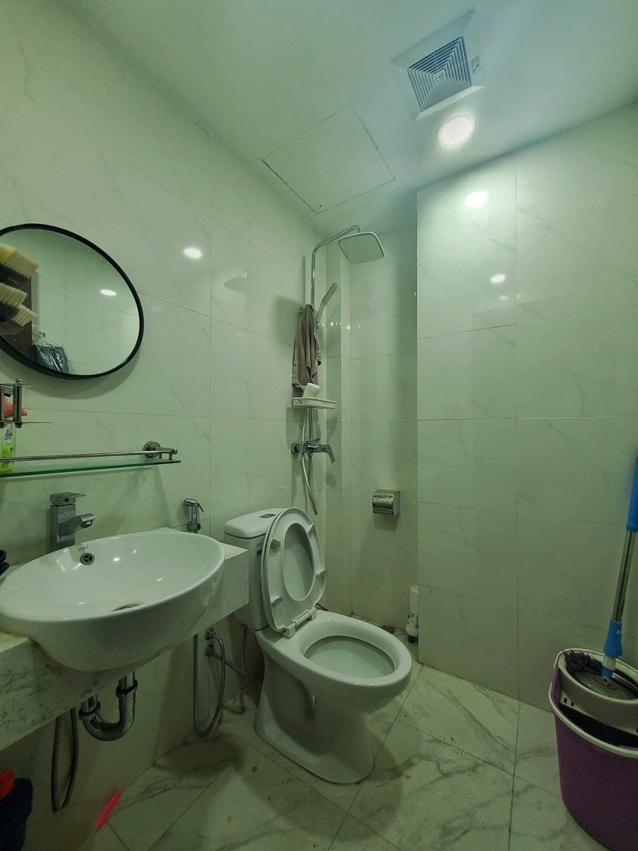 Mặt Phố - Nghi Tàm diện tích nhà 105m2 đúc 4 tầng, mặt tiền 7.5m, giá bán 26 tỷ