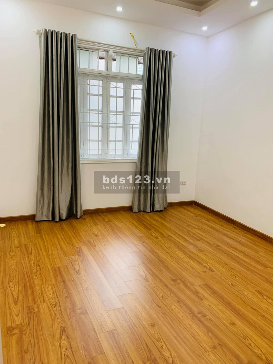 Cần bán gấp nhà phân lô khu vực Tam Trinh, Lĩnh Nam, vỉa hè, ô tô tránh, dt 55m2 nhỉnh 6 tỷ