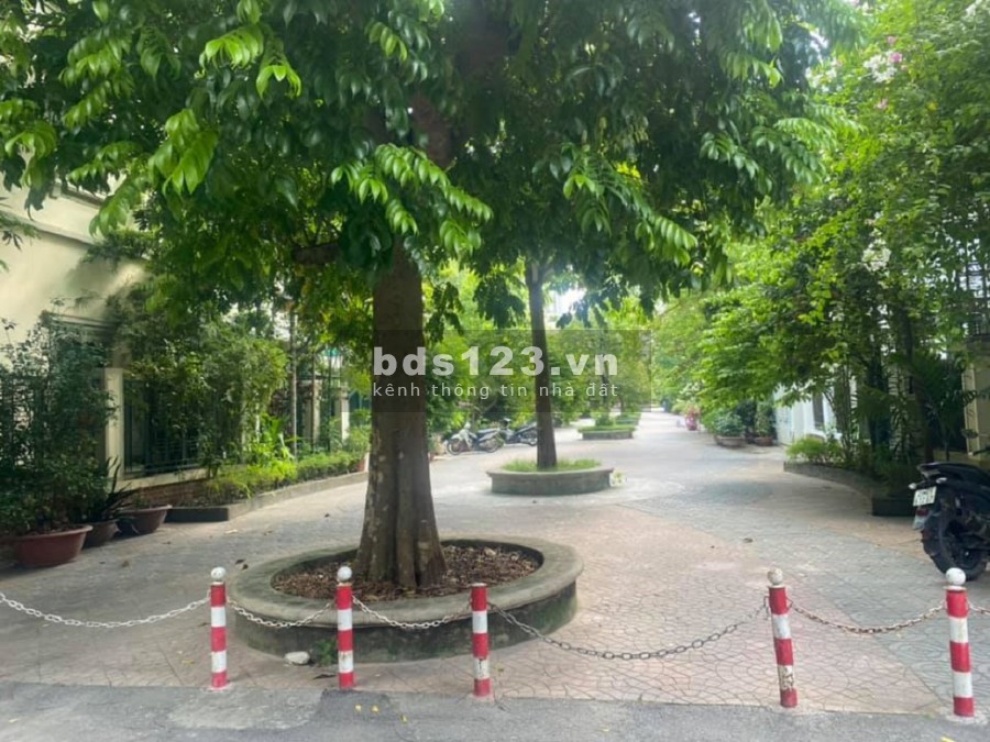 Biệt thự Châu Âu Mỹ Đình Cầu Giấy. Công viên dt 195m2 4 tầng, mt 9m giá 26 tỷ